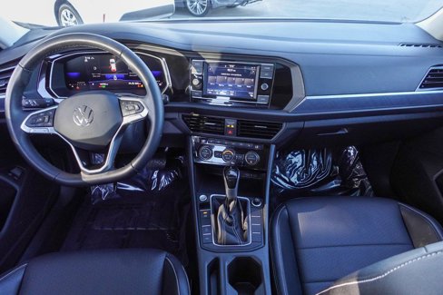 Used 2024 Volkswagen Jetta SE w/ Panoramic Sunroof Package image 25