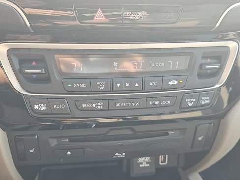 Used 2021 Honda Pilot Touring image 23