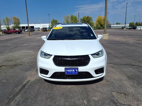 Used 2022 Chrysler Pacifica Touring-L w/ Uconnect Theater Family Group image 17
