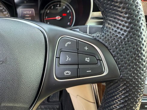 Used 2019 Mercedes-Benz GLC 300 4MATIC image 16