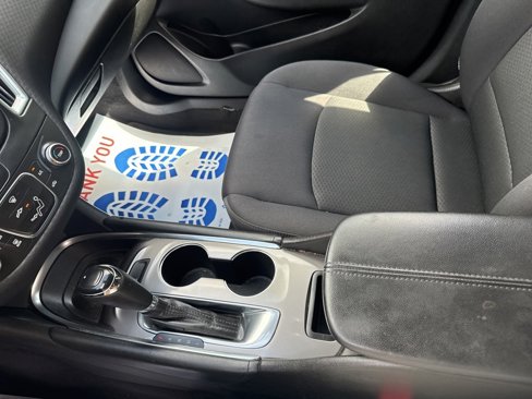 Used 2017 Chevrolet Malibu LT image 34