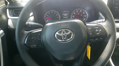 Used 2020 Toyota RAV4 LE image 13