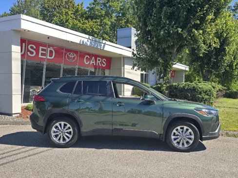Used 2022 Toyota Corolla Cross LE image 2