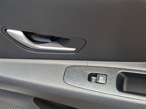 New 2025 Hyundai Elantra SE image 32