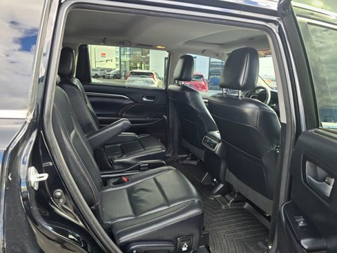 Used 2016 Toyota Highlander Limited image 16