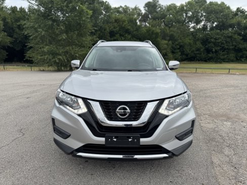 Used 2020 Nissan Rogue SV image 2
