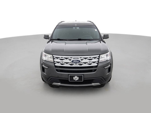 Used 2018 Ford Explorer XLT image 2