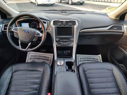 Used 2017 Ford Fusion SE w/ Fusion SE Technology Package image 12