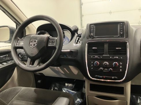 Used 2018 Dodge Grand Caravan SE image 32