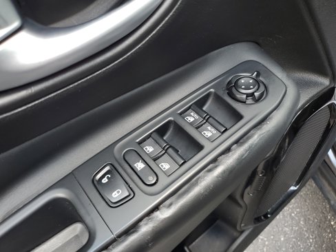 Used 2016 Jeep Renegade Latitude image 28
