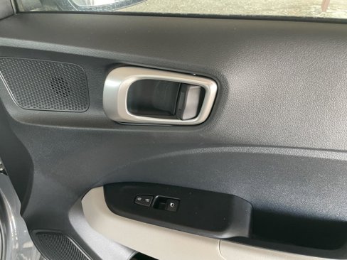 Used 2024 Hyundai Venue SEL image 35
