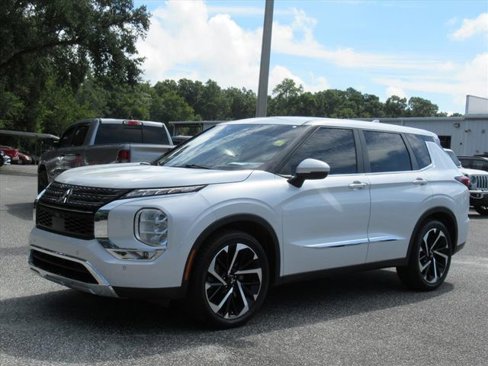 Used 2022 Mitsubishi Outlander SE image 3