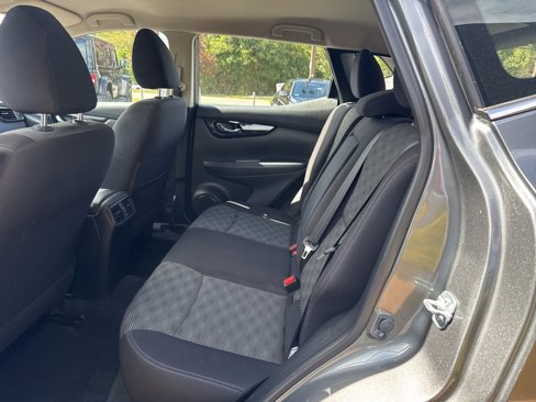 Used 2018 Nissan Rogue Sport SV w/ SV Technology Package image 10