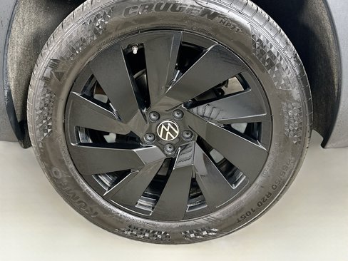 Used 2024 Volkswagen Atlas Cross Sport SE image 37