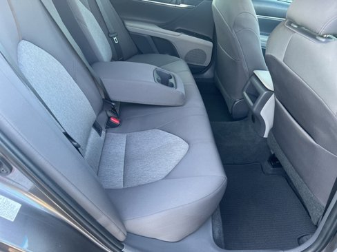Used 2018 Toyota Camry LE image 31