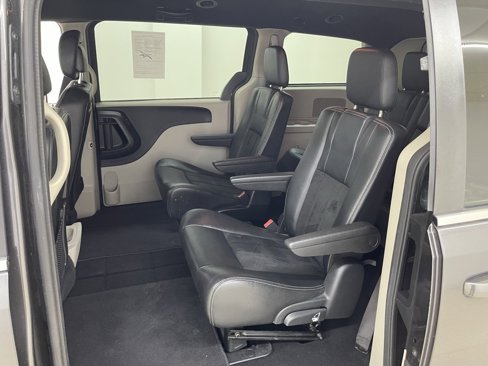 Used 2019 Dodge Grand Caravan SXT image 16