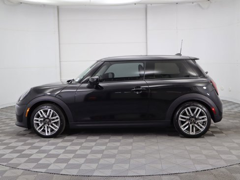 Used 2025 MINI Cooper 2-Door Hardtop image 9