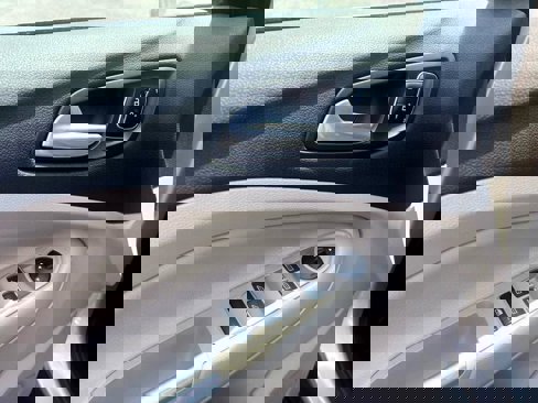 Used 2017 Ford Escape Titanium image 25