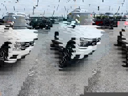 Used 2021 Volkswagen Tiguan SE image 4