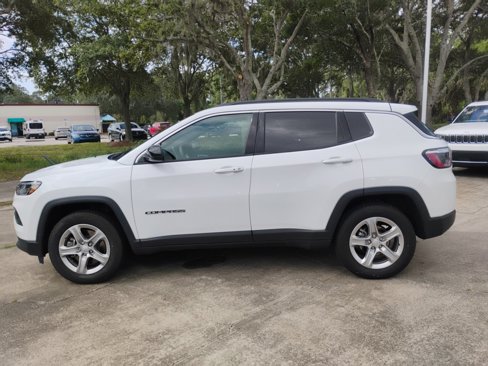 Used 2024 Jeep Compass Latitude image 8