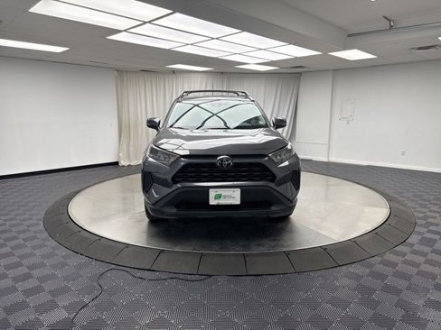 Used 2019 Toyota RAV4 LE image 2