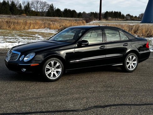Used 2009 Mercedes-Benz E 350 4MATIC Sedan image 3