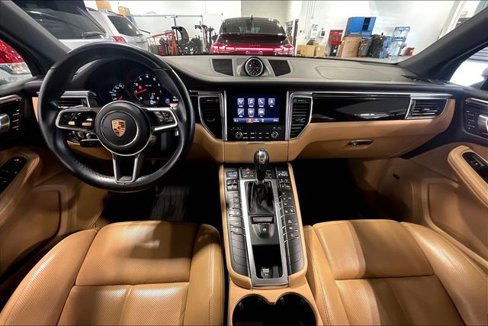 Used 2018 Porsche Macan image 15