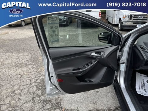 Certified 2018 Ford Focus SE image 19