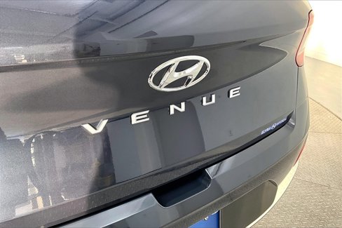 Used 2023 Hyundai Venue Limited image 32