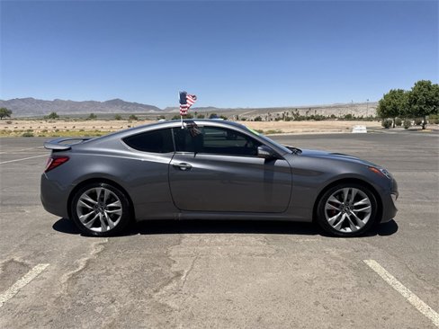 Used 2016 Hyundai Genesis Coupe 3.8 image 4