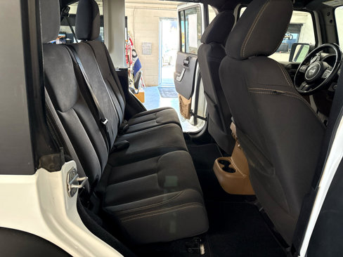 Used 2015 Jeep Wrangler Unlimited Rubicon w/ Max Tow Package image 46