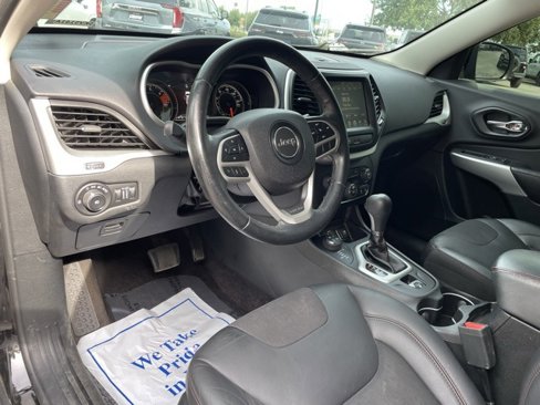 Used 2018 Jeep Cherokee Trailhawk image 9