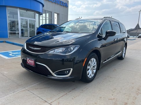 Used 2017 Chrysler Pacifica Touring-L image 5
