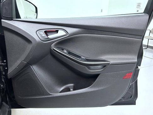 Used 2016 Ford Focus Titanium w/ Titanium Cold Weather Package image 16