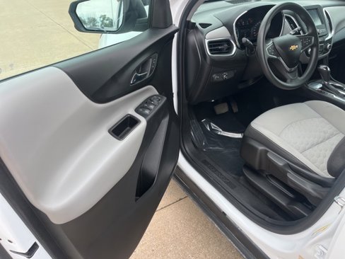 Used 2018 Chevrolet Equinox LS image 10