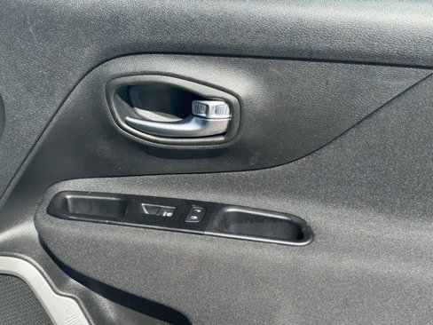 Certified 2021 Jeep Renegade Latitude image 26