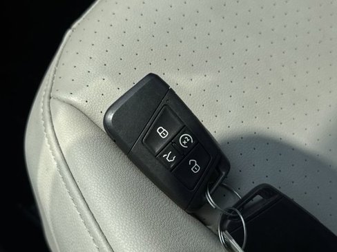 Used 2018 Volkswagen Tiguan SEL w/ 3rd Row Seat Package image 27