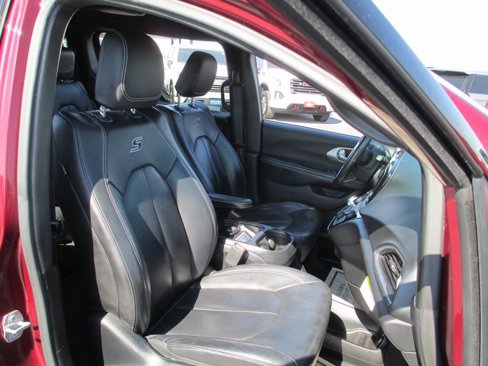 Used 2018 Chrysler Pacifica Touring-L w/ Premium Audio Group image 20