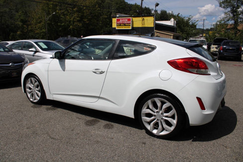 Used 2013 Hyundai Veloster w/ Style Pkg image 12