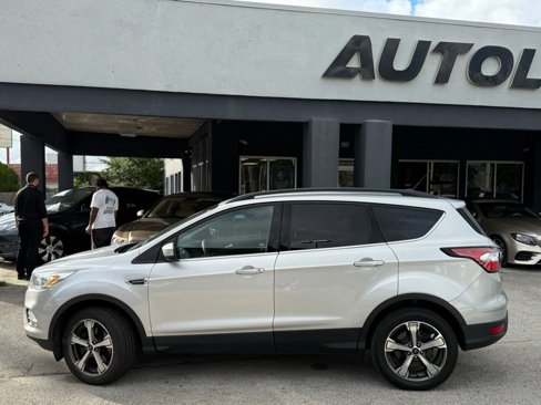 Used 2017 Ford Escape SE w/ Equipment Group 201A image 2