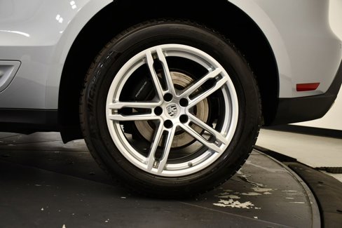 Certified 2023 Porsche Macan image 17