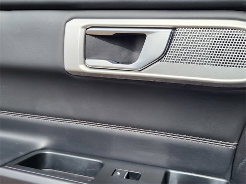 Used 2020 Ford Explorer Platinum image 14