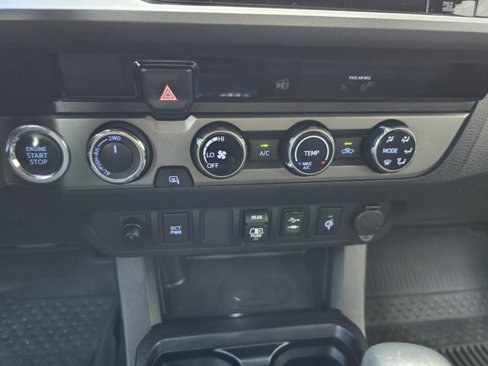 Used 2018 Toyota Tacoma TRD Sport image 30