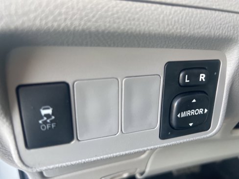 Used 2013 Toyota Corolla LE image 40