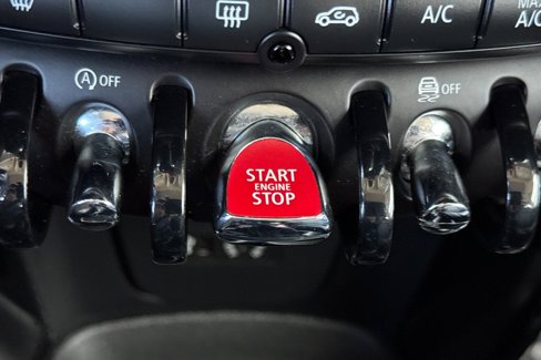 Used 2018 MINI Cooper S image 25