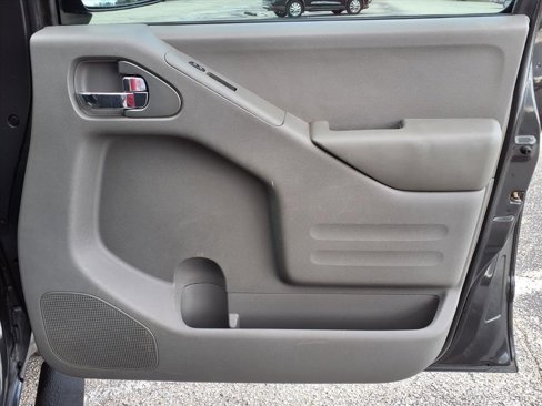 Used 2015 Nissan Frontier Desert Runner image 13
