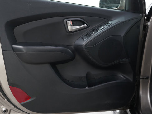 Used 2013 Hyundai Tucson GLS image 17