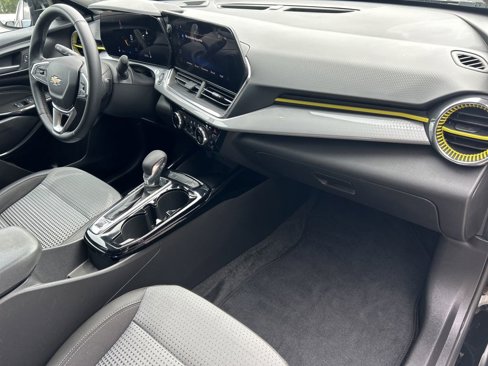 Certified 2024 Chevrolet Trax LT w/ Driver Confidence Package image 12