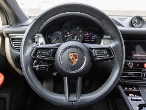 Certified 2022 Porsche Macan image 13