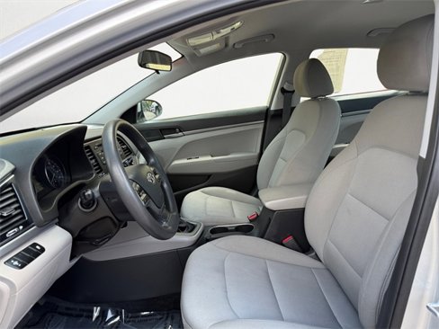 Used 2018 Hyundai Elantra SE image 9